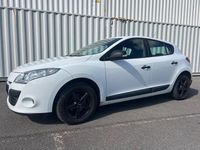 Gebraucht Renault Mégane Authentique 101 PS (74 kW) 2011 Weiß Limousine