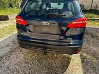 Gebraucht Ford Focus Titanium 125 PS (91 kW) 2015 Blau Kombi