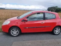Gebraucht Renault Clio III 75 PS (55 kW) 2011 Rot Limousine