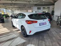 Gebraucht Ford Focus Titanium 125 PS (91 kW) 2022 Frozen white Limousine