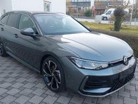 Gebraucht VW Passat R-line 150 PS (110 kW) 2025 Grau Kombi
