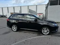 Gebraucht Mitsubishi Outlander P-HEV Top 121 PS (88 kW) 2016 Schwarz SUV