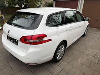 Gebraucht Peugeot 308 Active 131 PS (96 kW) 2019 Weiß Kombi