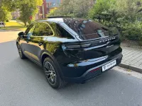 Gebraucht Porsche Macan 380 kW (517 PS) 2025 Tiefschwarz SUV