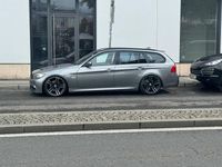 Gebraucht BMW 320 177 PS (130 kW) 2011 Grau Kombi