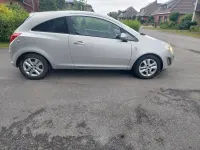Gebraucht Opel Corsa Edition 87 PS (63 kW) 2012 Silber Kleinwagen