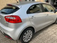 Gebraucht Kia Rio 75 PS (55 kW) 2012 Silber Limousine