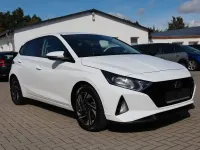 Gebraucht Hyundai i20 101 PS (74 kW) 2022 Weiß Limousine