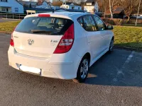 Gebraucht Hyundai i30 109 PS (80 kW) 2011 Weiß Kleinwagen