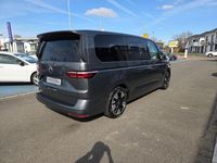Gebraucht VW Multivan Life 150 PS (110 kW) 2025 Grau metallic Van