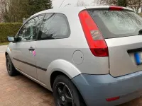 Gebraucht Ford Fiesta 89 PS (65 kW) 2004 Silber Kleinwagen