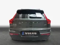 Neu Volvo XC40 Plus 163 PS (119 kW) 2026 Grün SUV