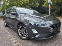 Gebraucht Ford Focus Titanium 125 PS (91 kW) 2018 Grau Kombi