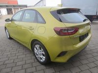 Gebraucht Kia Ceed Edition 7 101 PS (74 kW) 2023 (g2y) splash lemon met. Kleinwagen