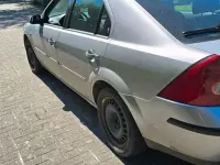 Gebraucht Ford Mondeo Ghia 125 PS (91 kW) 2002 Silber Limousine