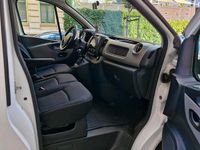 Second-hand Renault Trafic 116 CP (85 kW) 2015 Alb Monovolum