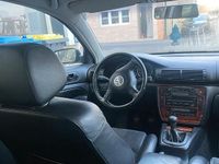 Second-hand VW Passat 131 CP (96 kW) 2002 Albastru Berlinǎ