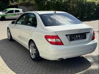 Gebraucht Mercedes C220 170 PS (125 kW) 2009 Calcitweiss/zirrusweiss Limousine