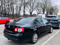 Gebraucht VW Jetta 115 PS (84 kW) 2009 Schwarz Limousine
