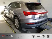 Gebraucht Audi e-tron Basis 300 kW (408 PS) 2023 Grau SUV