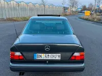 Gebraucht Mercedes E300 Sportline 147 PS (108 kW) 1990 Schwarz Limousine