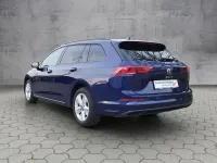 Gebraucht VW Golf VIII Life 150 PS (110 kW) 2022 Atlantik blue metallic Kombi