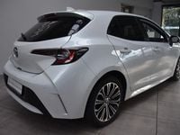 Gebraucht Toyota Corolla Hybrid Team 122 PS (89 kW) 2022 Weiß Limousine