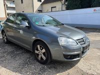 Gebraucht VW Jetta 102 PS (75 kW) 2009 Grau Limousine