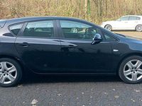 Gebraucht Opel Astra 115 PS (84 kW) 2011 Schwarz Kleinwagen