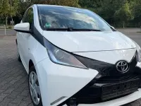 Gebraucht Toyota Aygo 69 PS (50 kW) 2017 Weiß Kleinwagen