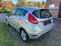 Gebraucht Ford Fiesta Titanium 82 PS (60 kW) 2010 Silber Kleinwagen