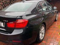 Gebraucht BMW 318 143 PS (105 kW) 2014 Schwarz Limousine