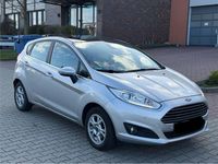 Gebraucht Ford Fiesta Titanium 125 PS (91 kW) 2016 Silber Kleinwagen