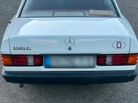 Gebraucht Mercedes 190 120 PS (88 kW) 1984 Weiß Limousine