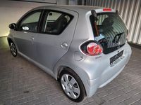Gebraucht Toyota Aygo Cool 68 PS (50 kW) 2013 Silber Kleinwagen