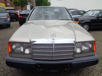 Gebraucht Mercedes E230 131 PS (96 kW) 1988 Gold Limousine