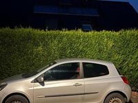 Gebraucht Renault Clio II 75 PS (55 kW) 2007 Silber Kleinwagen