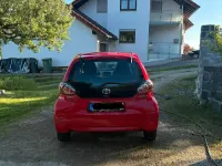 Gebraucht Toyota Aygo 69 PS (50 kW) 2011 Rot Kleinwagen
