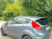 Gebraucht Ford Fiesta Titanium 82 PS (60 kW) 2012 Blau Kleinwagen