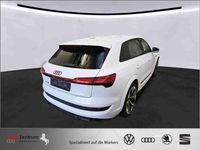 Gebraucht Audi e-tron Ambiente 369 kW (503 PS) 2021 Glacier white metallic SUV