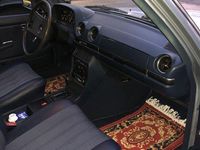 Gebraucht Mercedes E230 136 PS (100 kW) 1982 Blau Limousine