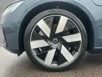 Używany Volvo V60 Ultra 455 KM (334 kW) 2025 Niebieski Kombi