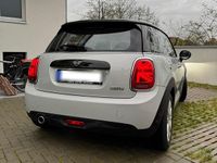 Gebraucht Mini Cooper 136 PS (100 kW) 2019 Weiß Kleinwagen