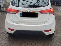 Gebraucht Hyundai ix20 125 PS (91 kW) 2014 Weiß Kleinwagen