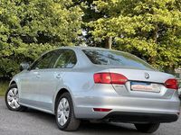 Gebraucht VW Jetta Trendline 105 PS (77 kW) 2012 Silber Limousine