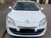 Gebraucht Renault Mégane 131 PS (96 kW) 2010 Weiß Limousine