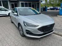Gebraucht Ford Focus Titanium 125 PS (91 kW) 2024 Silber Limousine