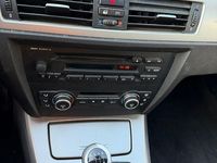 Gebraucht BMW 318 Advantage 129 PS (94 kW) 2007 Schwarz Kombi