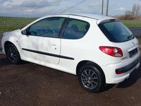 Gebraucht Peugeot 206 75 PS (55 kW) 2009 Weiß Limousine