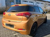 Gebraucht Hyundai i20 Trend 101 PS (74 kW) 2015 Orange Kleinwagen
